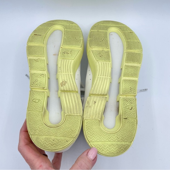 On Running The Roger Advantage Sneaker 11 White/Hay - Picture 14 of 16